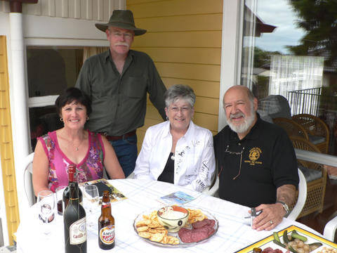 Margaret__Brendan__Donna___Jack.jpg (38564 bytes)