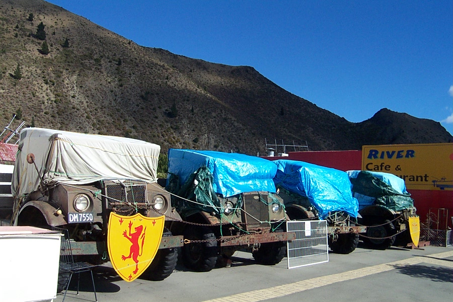 NZ___CMP_s_waiting_for_restoration.JPG (200944 bytes)