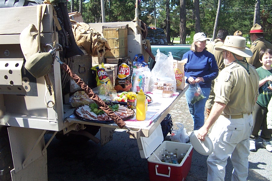 Post Parade Tailgate Party.JPG (234566 bytes)
