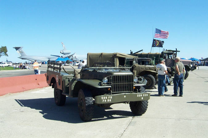 Travis_Air_Show_3094_75_PG.jpg (46019 bytes)