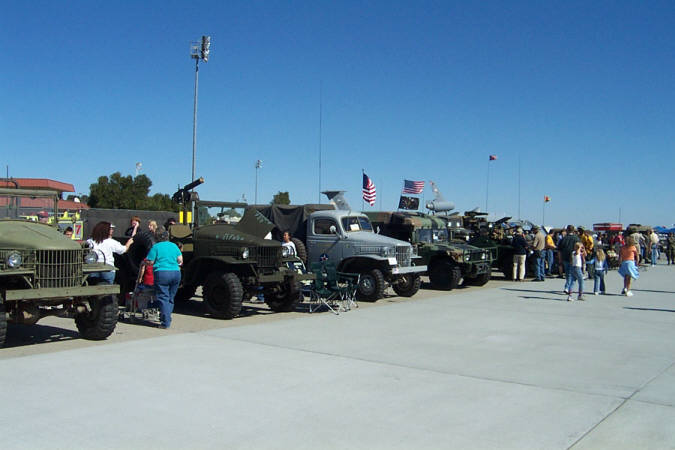 Travis_Air_Show_3101_75_PG.jpg (39258 bytes)